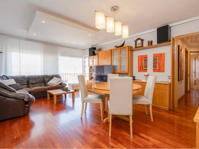 Piso en venta en Terrassa, San Pere. 123m2 4 habitaciones 2 baños y Terracita, opción parking. Pisos.