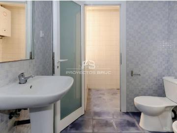 Piso en venta en Terrassa, Sant Pere Nord. Terrassa Piso de 3 habitaciones cerca de la estación tren Infórmese. Pisos.