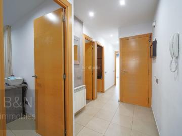 Piso en venta en Terrassa, Sant Pere Nord. Un hogar reformado, con doble salida exterior y solo un vecino. Pisos.
