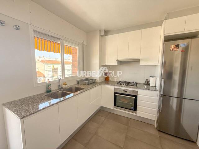 Piso en venta en Terrassa, Vallparadís Antic Poble de Sant Pere. GRAN PISO REFORMADO EN VALLPARADIS, 4 HABITACIONES CON TERRAZA Y PK TRIPLE. Pisos.