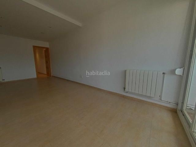 Piso en venta en Terrassa, Zona Esportiva. llogat només per a inversor. Pisos.