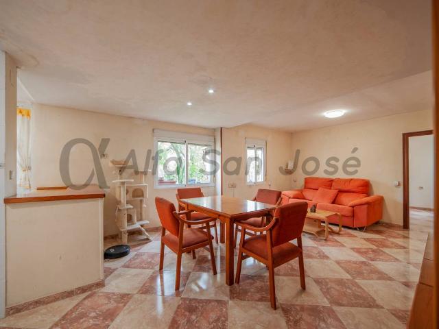 Piso en Venta en Tiro de Línea