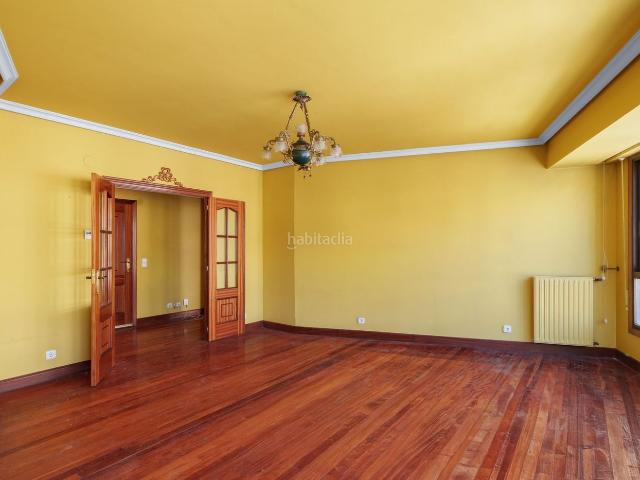 Piso en venta en Tolosa. Amplia vivienda exterior con garaje y trastero en pleno centro de Tolosa, calle Laskorain. Pisos.