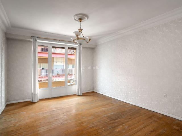 Piso en venta en Tolosa. Piso alto y luminoso con balcón en pleno centro de Tolosa. Pisos.