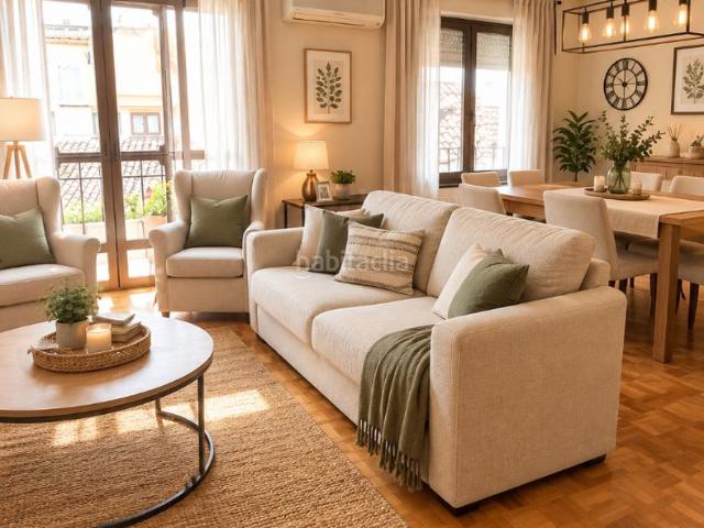 Piso en venta en Toledo, Casco Histórico. BLACK HOUSE SERVICIOS INMOBILIARIOS VENDE PISO EN PLENO CENTRO DE TOLEDO, A MENOS DE CINCO MINUTOS DE LA CATEDRAL. Pisos.