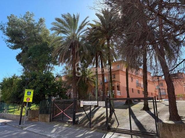 Piso en venta en Tomares, Centro. Adosado en Tomares Aljamar Venta de Deuda Precio muy inferior a mercado. Pisos.