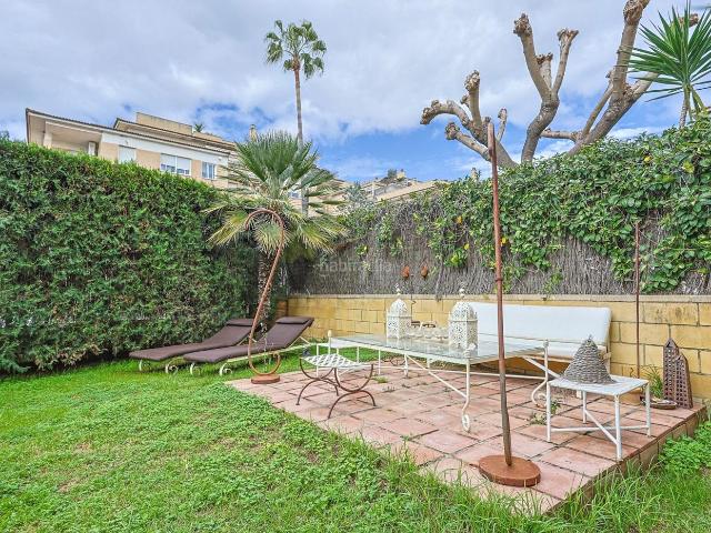 Piso en venta en Tomares, Santa Eufemia. VIVIENDA DE ESQUINA CON JARDIN PRIVADO. STA EUFEMIA. TOMARES. Pisos.