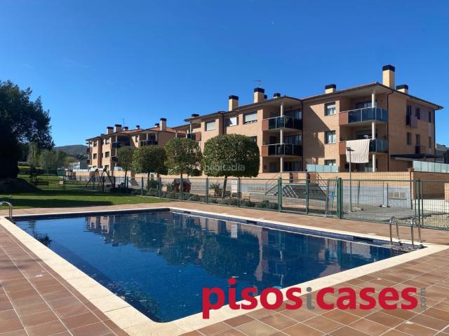 Piso en venta en Tona. Pis de 4 habitacions i 2 wc. Pisos.