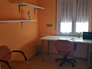 Piso en venta en Tona. Piso pequeño 3hab, para entrar a vivir. Pisos.