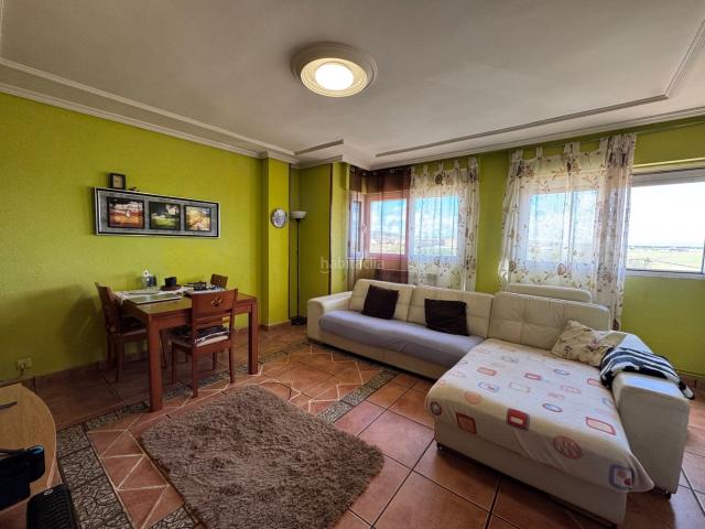 Piso en venta en Tordesillas. Panaderos Valladolid Inmobiliaria, Piso en venta en Tordesillas próximo a las piscinas climatizada amueblado. Pisos.