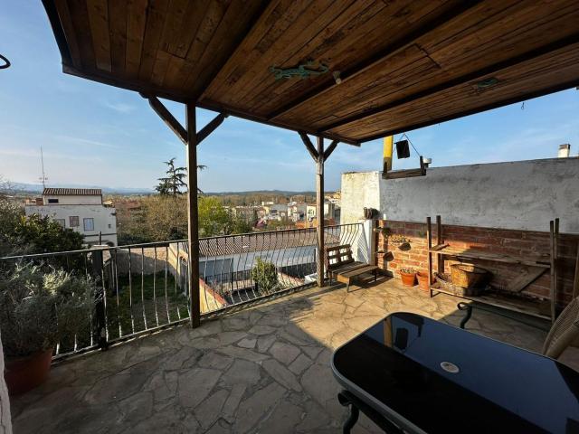 Piso en venta en Tordera, Tordera. ATICO CENTRO DE TORDERA SOLEADO VISTAS, 3H 1B BALCON CON TERRAZA TRASTERO. 3 VECINOS. Pisos.