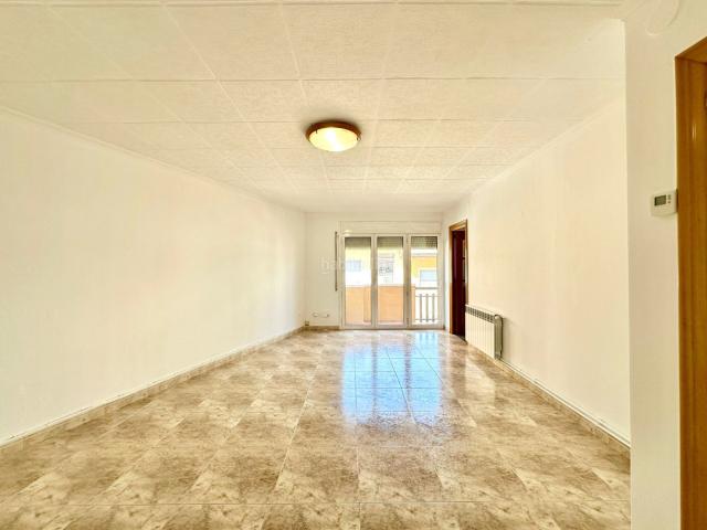Piso en venta en Torelló. Ampli pis en perfecte estat de conservació. Pisos.