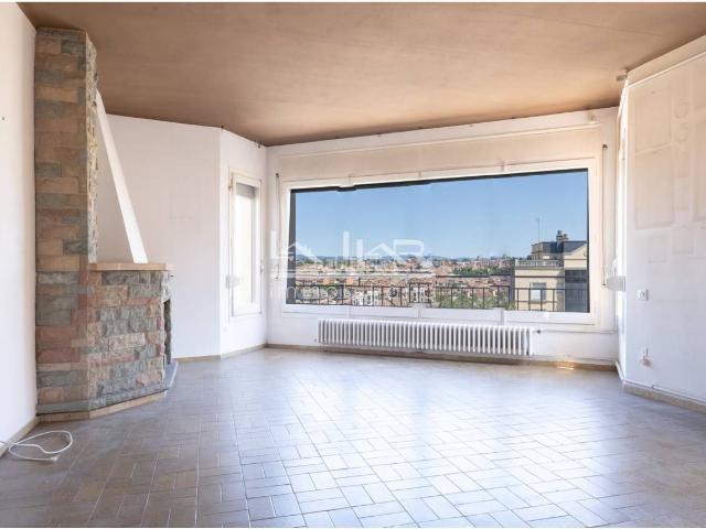 Piso en venta en Torelló. Gran vivienda familiar para reformar con 5 habitaciones y una excelente ubicación. Pisos.