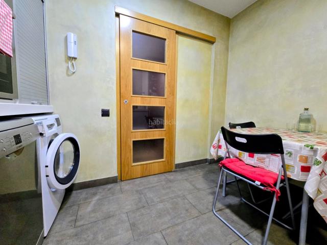 Piso en venta en Torelló. Obre la porta, deixa les maletes. i comença a viure. Pisos.