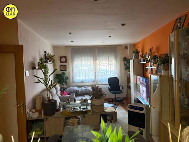 Piso en venta en Torelló. Oportunidad de Inversión en Torelló Piso en Rentabilidad con Parking. Pisos.