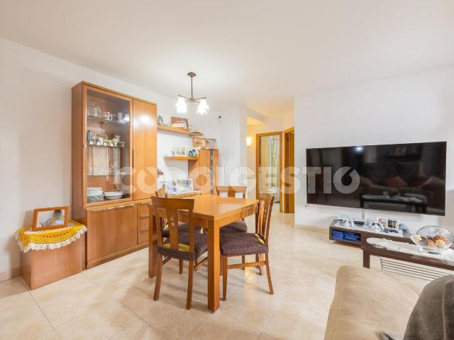 Piso en venta en Torelló. Pis en venda amb plaça daparcament i traster a Torelló. Pisos.