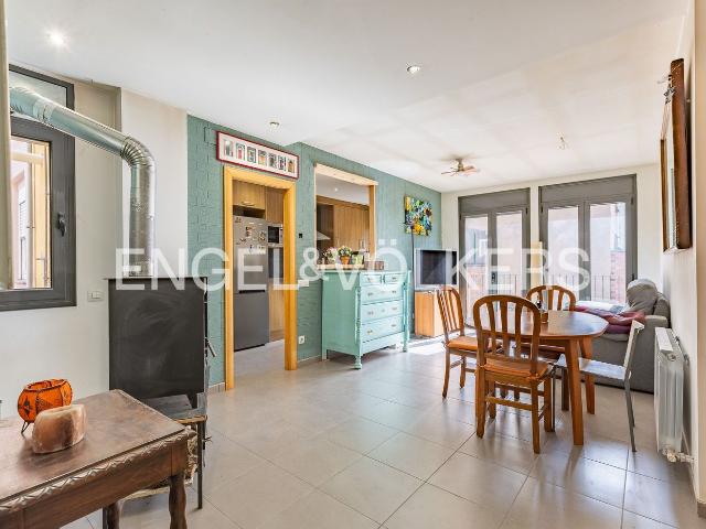 Piso en venta en Torelló. Piso con carácter, reformado y luminoso. Pisos.