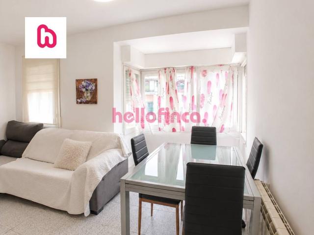 Piso en venta en Torelló. Piso con encanto y mucha luz en el centro de Torelló. Pisos.