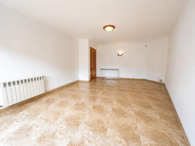 Piso en venta en Torelló. PISO DE DORMITORIOS, BALCÓN, TERRAZA, ASCENSOR EN TORELLÓ. Pisos.