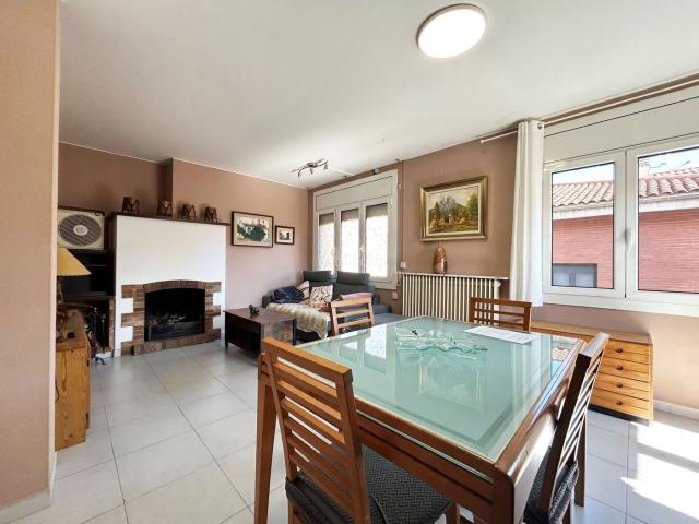 Piso en venta en Torelló. PISO EN VENTA DE 4 HABITACIONES CON TRASTERO Y PARQUING. Pisos.