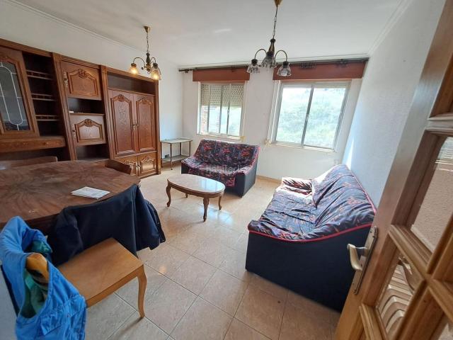 Piso en venta en Toreno. Amplio Piso en Toreno local. Pisos.