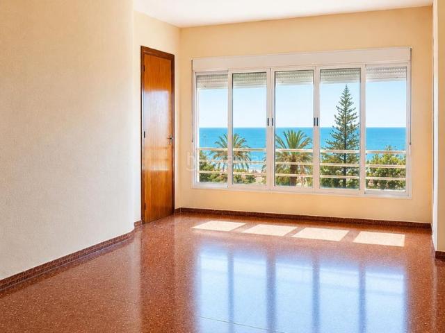 Piso en venta en Torre del Mar, El Tomillar. PISO PRIMERA LINEA DE PLAYA TORRE DEL MAR. Pisos Torre del.