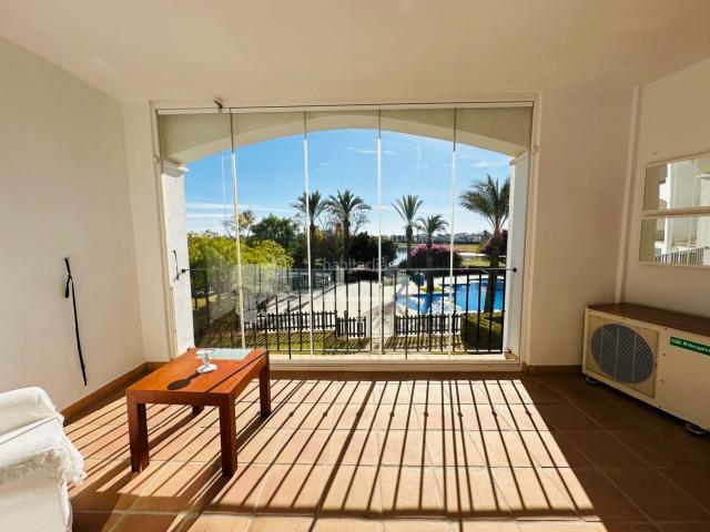 Piso en venta en Torre Pacheco, La Torre Golf. Piso con vistas al lago y la piscina en La Torre Golf Resort. Pisos Torre.