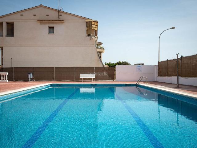Piso en venta en Torredembarra, Marítima Nord Costa Dorada. Piso de 3 dormitorios y piscina comunitaria TERCERO SIN ASCENSOR. Pisos.