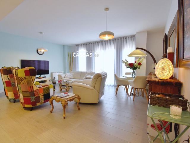 Piso en venta en Torrejón de Ardoz, Centro. RESIDENCIAL SANDOVAL Piso seminuevo con 2 habitaciones antes 3, 2 baños y garaje. Pisos Torrejón de.
