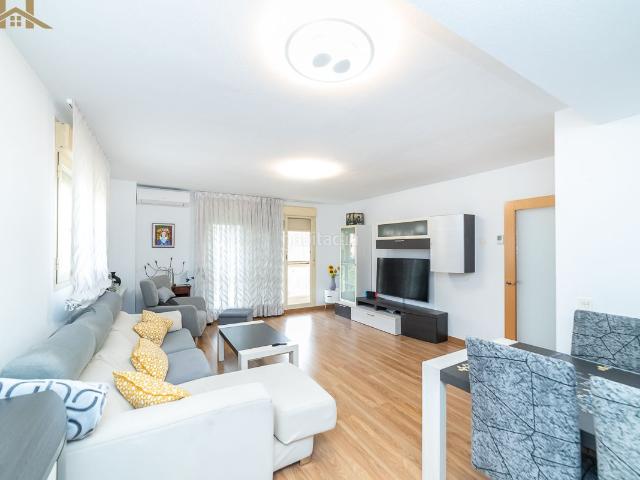 Piso en venta en Torrejón de Ardoz, Soto de Henares. PISO CON GRANDES DIMENSIONES CON PISCINA. Pisos Torrejón de.
