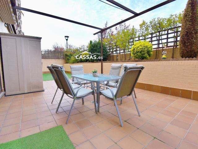 Piso en venta en Torrejón de Ardoz, Virgen del Rosario. ZONA PLATINO PLANTA BAJA de 3 habitaciones, 2 baños y patio de 70 m2. Garaje, trastero y piscina. Pisos Torrejón de.