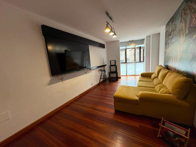 Piso en venta en Torrelavega, Centro. EXCLUSIVO PISO CON GARAJE EN EL CENTRO DE TORRELAVEGA EN EDIFICIO COMPLETAMENTE RECONSTRUIDO. Pisos.