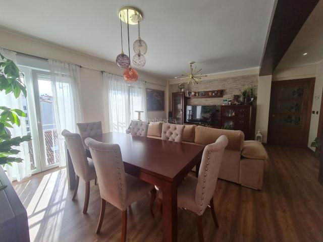 Piso en venta en Torrelavega, Centro. PISO CENTRO TORRELAVEGA CANTABRIA REFORMA INTEGRAL RECIENTE Y EDIFICIO SATE 5 DORMITORIOS, 2 BAÑOS, 166 m2, A SOLO 20 MINUTOS DE. Pisos.