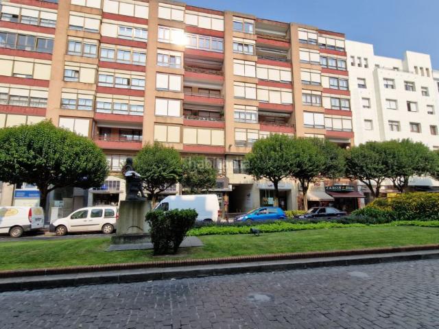Piso en venta en Torrelavega, Centro. Piso en venta en Centro, 8 dormitorios. Pisos.