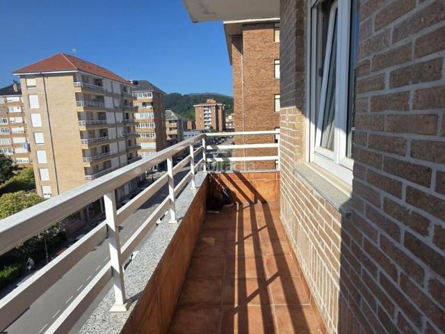 Piso en venta en Torrelavega, Covadonga Campuzano Ciudad Vergel. Luz, vistas al Monte Dobra y una gran terraza para disfrutar de cada día. Pisos.