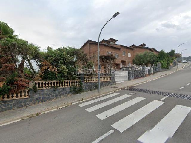 Piso en venta en Torrelles de Llobregat. Chalet adosado en venta en avda Dolça de Provença. Pisos Torrelles de.
