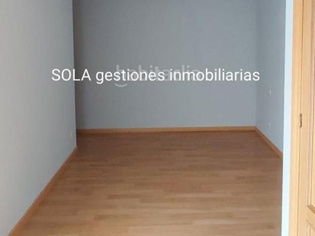 Piso en venta en Torreperogil. Pisos.