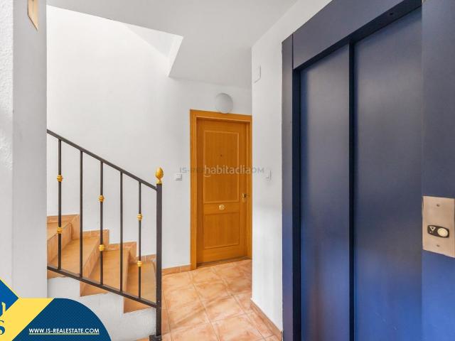 Piso en venta en Torrevieja, Centro Muelle Pesquero. Apartamento con terraza, en la provincia de Alicante, en la ciudad de Torrevieja, en la zona de Playa del Cura. 4 habitaciones 1. Pisos.