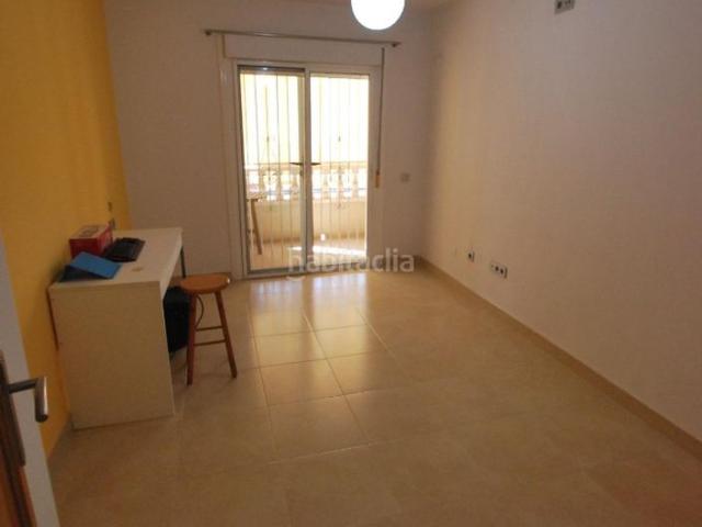 Piso en venta en Torrevieja, Antonio Machado. Apartamento con terraza, en la provincia de Alicante, en la ciudad de Torrevieja, en la zona de Playa de los Locos. 4 habitaciones. Pisos.