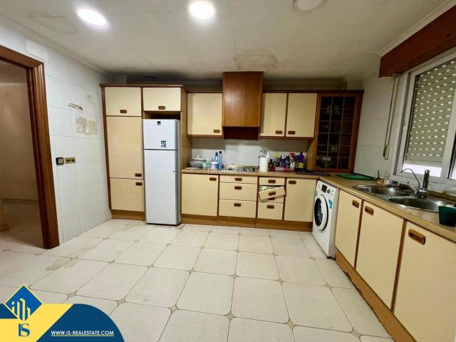 Piso en venta en Torrevieja, Las Piscinas Naturales. Apartamento con terraza, en la provincia de Alicante, en la ciudad de Torrevieja, en el barrio de Playa del Cura. 4 habitaciones. Pisos.