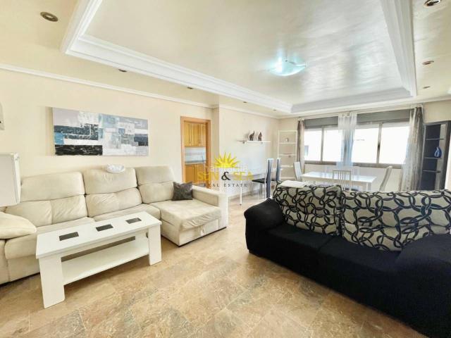 Piso en venta en Torrevieja, Puerto Deportivo. iexclEN VENTA APARTAMENTO DE 3 DORMITORIOS EN TORREVIEJA!Esteampnbsppiso en la 3ordf planta, ubicado enampnbspC. San Juliaacuten. Pisos.