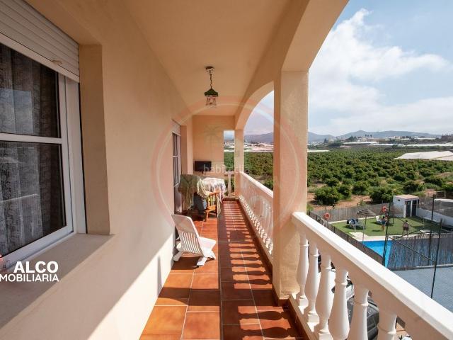 Piso en venta en Torrox, Urbanización Santa Rosa. PISO DE 3 DORMITORIOS CON GRAN TERRAZA, PISCINA COMUNITARIA Y PISTA DE TENIS EN TORROX COSTA !Te presentamos esta fantástica vivie. Pisos.
