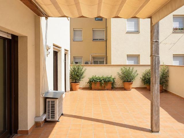 Piso en venta en travesía De la Creu, Girona, de 133 m² 3 habitaciones por 365.000