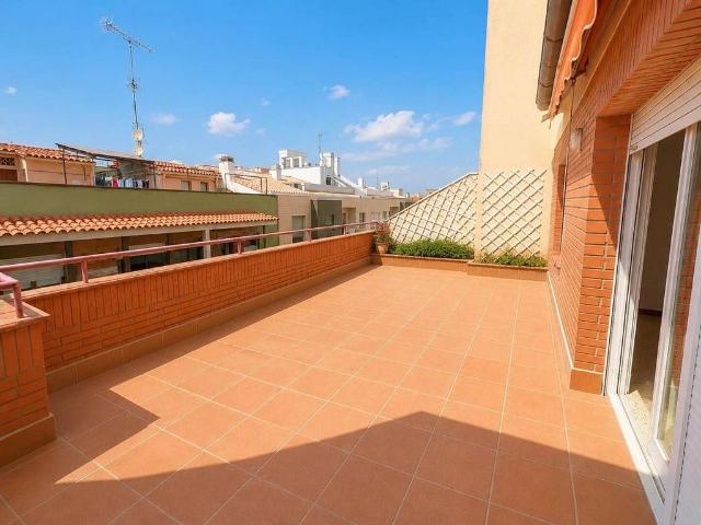 Ático en venta en travesía De la Creu, Girona, de 134 m² 3 habitaciones por 420.000