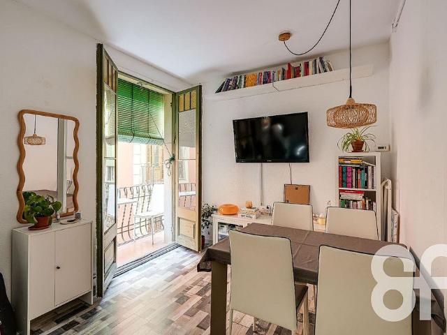 Piso en venta en travesía De Sant Antoni, Barcelona, de 40 m² 2 habitaciones por 300.000