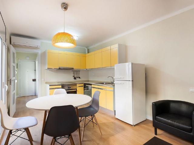 Piso en venta en travesía De Sant Antoni, Barcelona, de 41 m² 2 habitaciones por 325.000