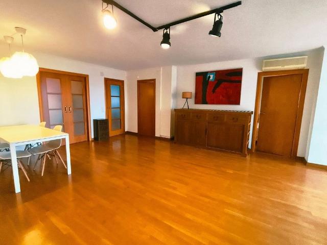 Piso en venta en travesía Les Corts, Barcelona, de 123 m² 4 habitaciones por 677.000