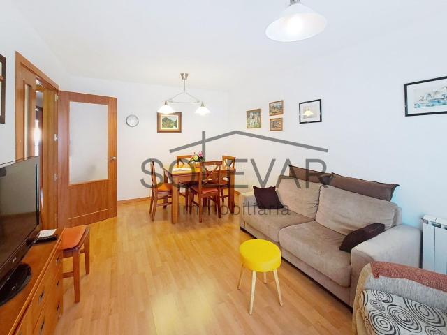 Piso en venta en Tremp Pirineos. Piso de 3 habitaciones, 2 baños y garaje en Tremp. Pisos.