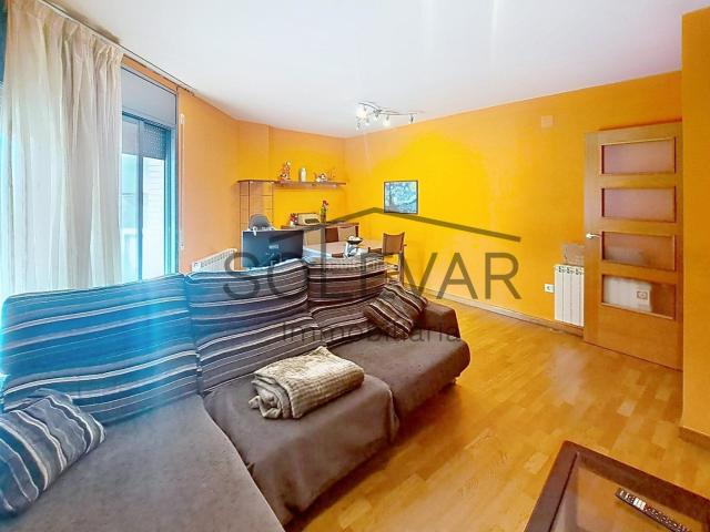 Piso en venta en Tremp Pirineos. Piso de 2 habitaciones dobles, 2 baños y terraza en Tremp. Pisos.
