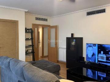Piso en venta en Tres Cantos, Primera Fase Nuevo Tres Cantos. Global IRV presenta este fantástico piso ubicado en una de las zonas más consolidadas y familiares de Tres Cantos. Pisos Tres.